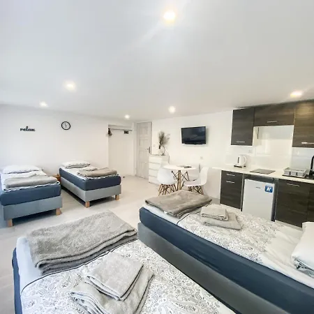 Gościnne Izeria * Kamien (Lwowek Slaski, Lower Silesian)